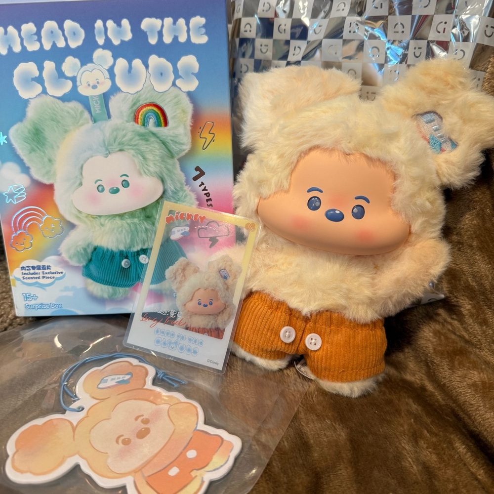 Miniso Disney Head In the Clouds “Long Track” Vinyl Face Plush Keychain
